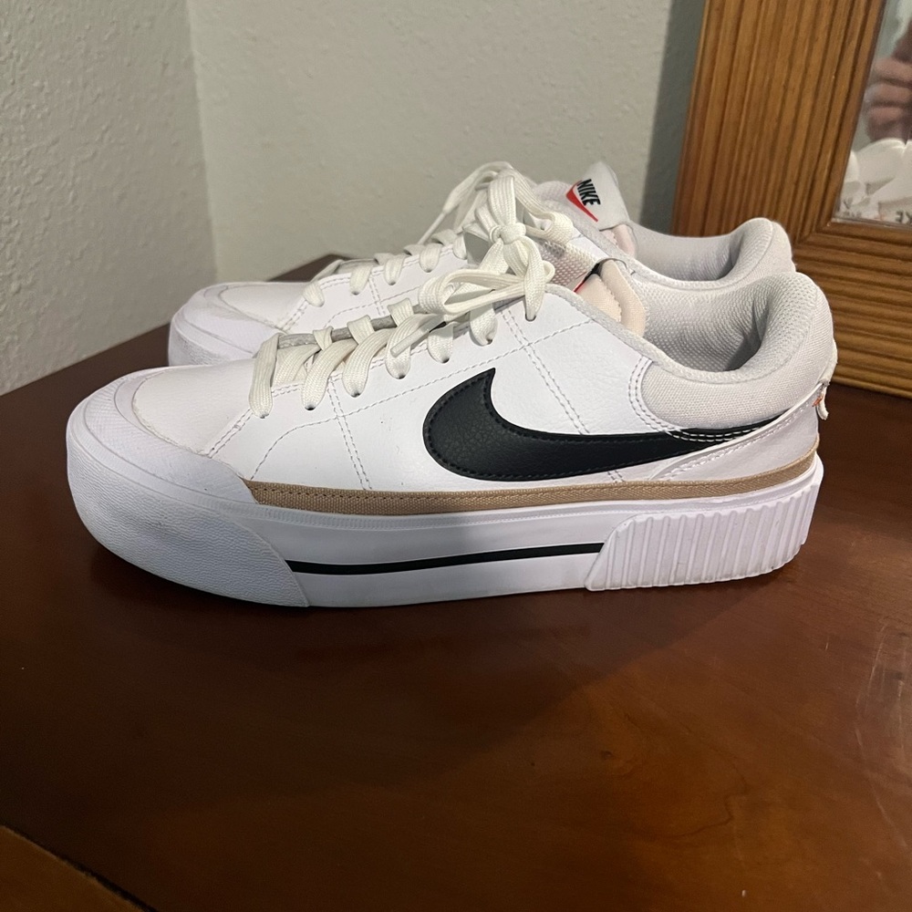 Nike sneakers platform style
